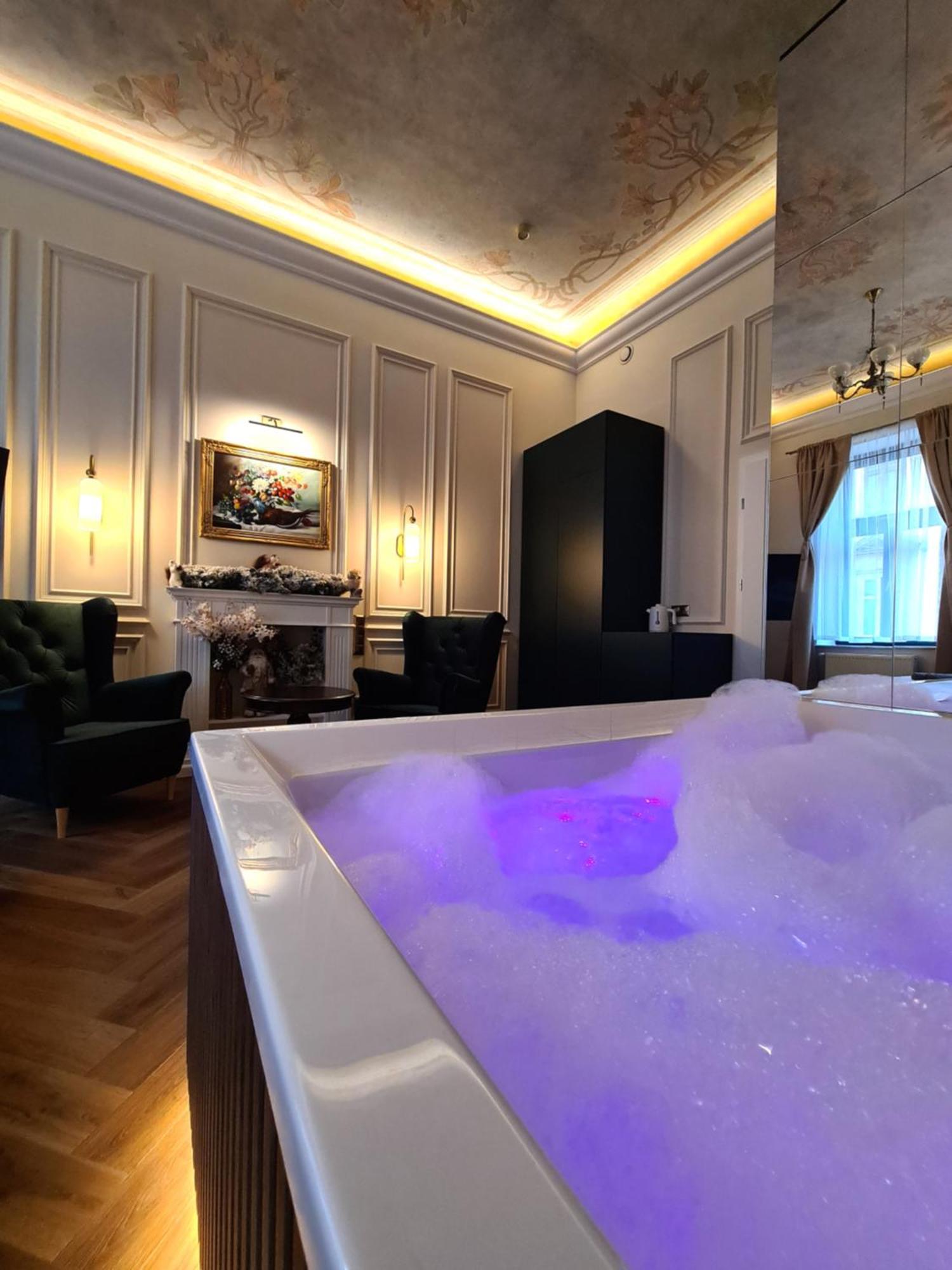 Art Jacuzzi Koletek Apartment Krakow Luaran gambar